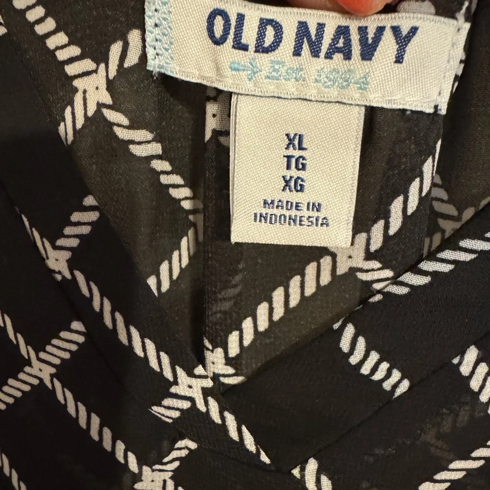 Old Navy Black/White V-Neck Blouse  XLARGE   #X - Picture 7 of 7